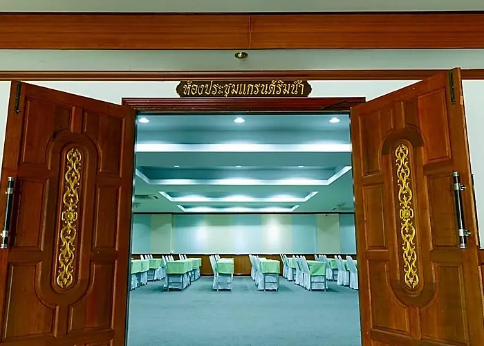 Rimnam Suk Sawat 70 ホテル 2*