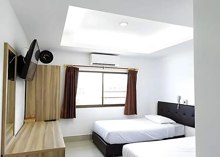 ホテル Rimnam Suk Sawat 70