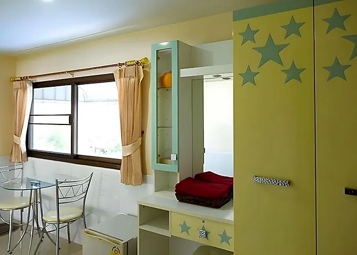 Rimnam Suk Sawat 70 ホテル 2*