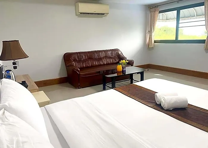 Rimnam Suk Sawat 70 ホテル 2*