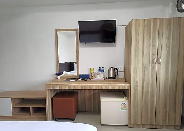 Rimnam Suk Sawat 70 ホテル 2*